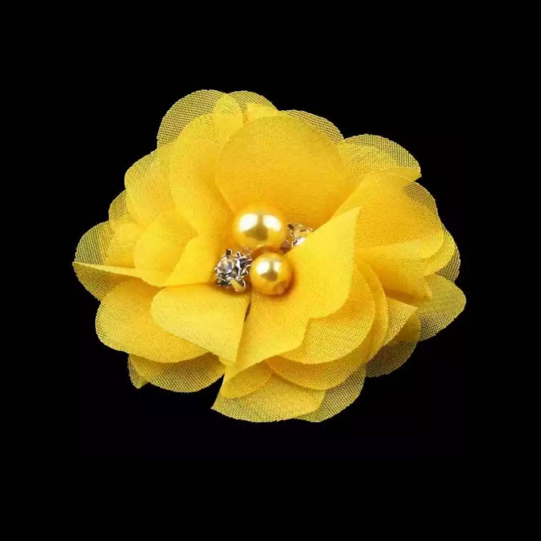 

Шифоновые цветы со стразами и жемчуга . Размер - 5.5 см