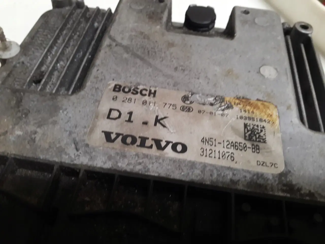 

Блок управления двигателем ЕБУ VOLVO V50 S40 1,6D 0281011775 под заказ 2-4 дн