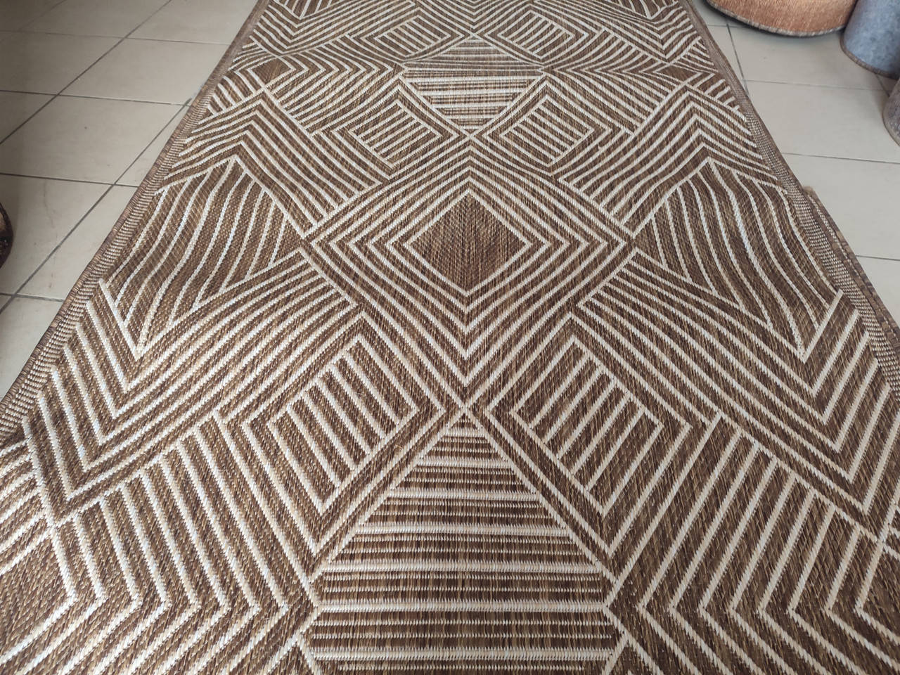 

Безворсовая дорожка в кухню, прихожку, гостиную.