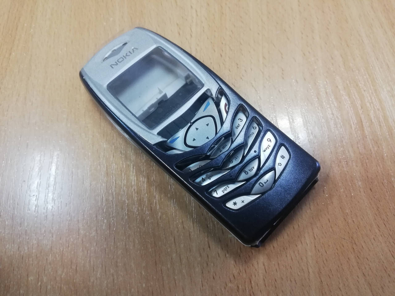 

Корпус для Nokia 6100 полн.комплект.Панель,средняя часть,задняя крышка,клавиатура.