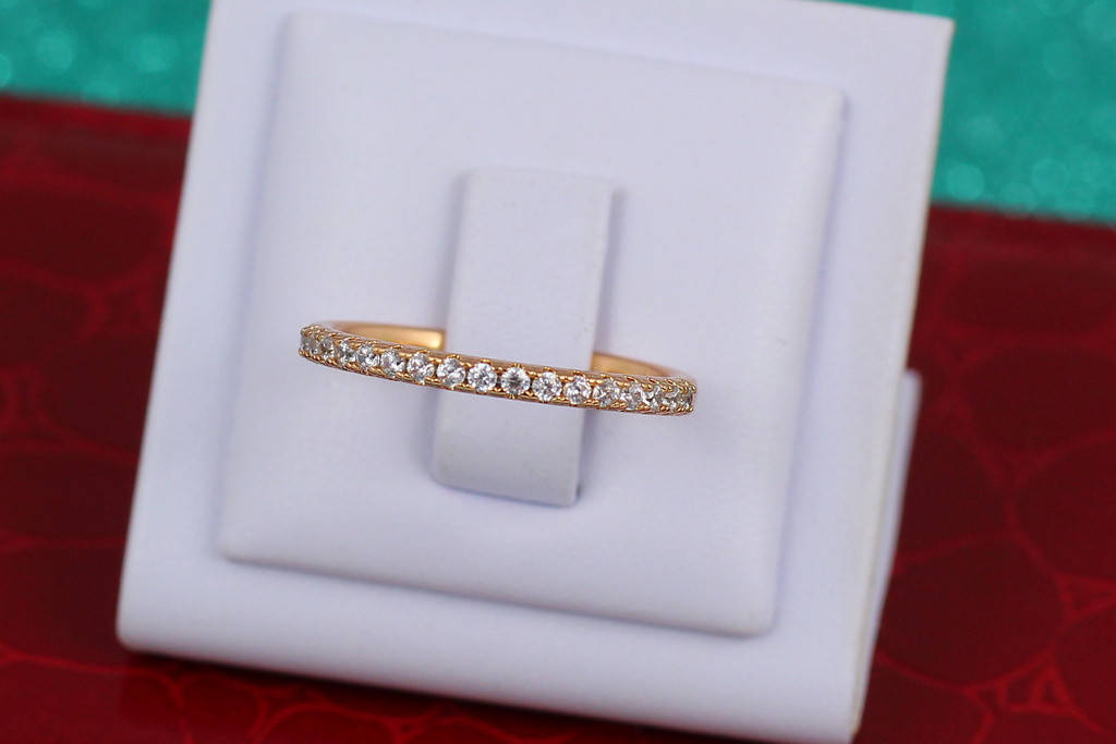 

Кольцо Xuping Jewelry тонкая дорожка из камней р 18 золотистое