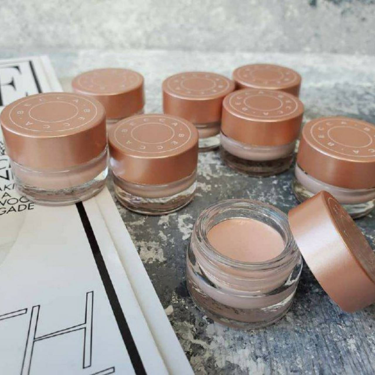 

Консилер Becca (Light to medium) 2.3 g