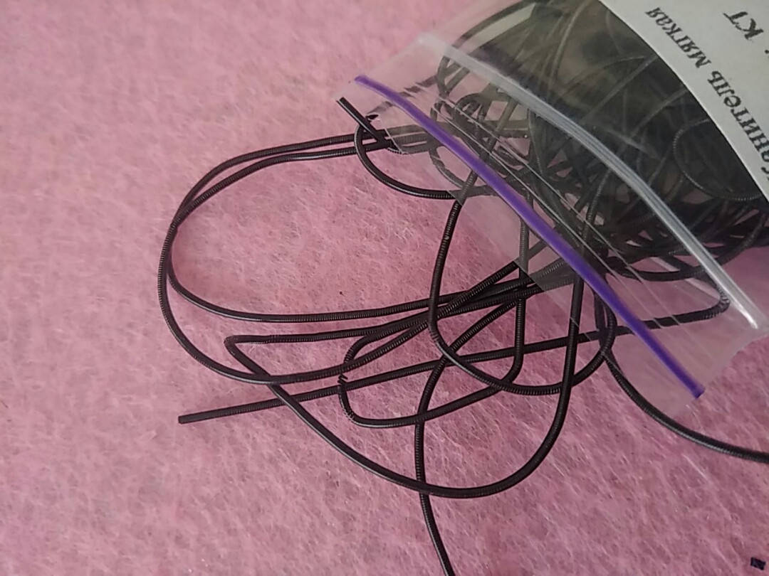 

Канитель мягкая 0.5 мм. диам. 25 см шаг.