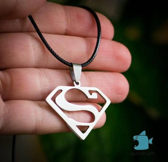 

Кулон "Superman". Нержавеющая сталь. На шнурке