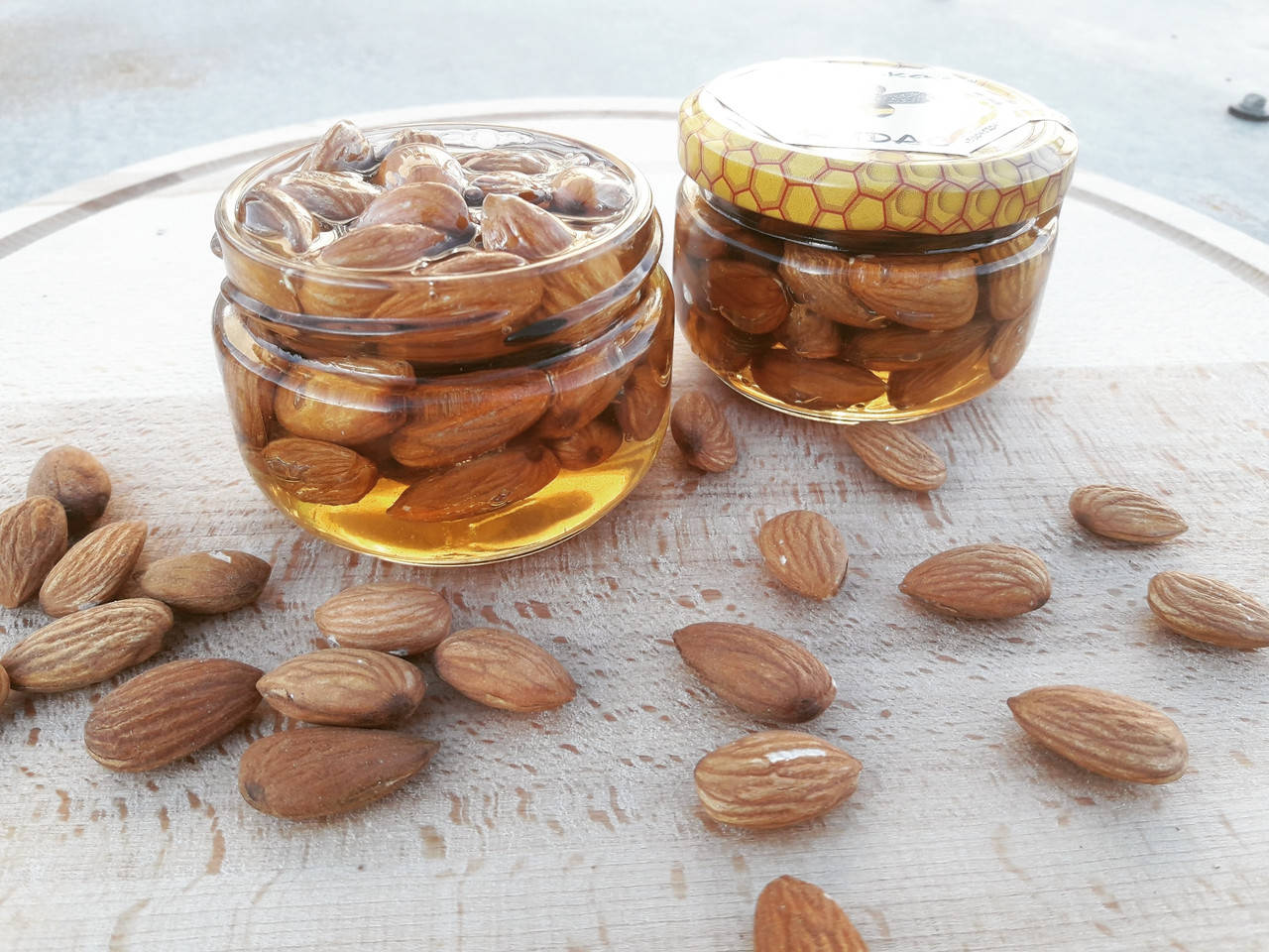 

Мёд с миндалем 140г