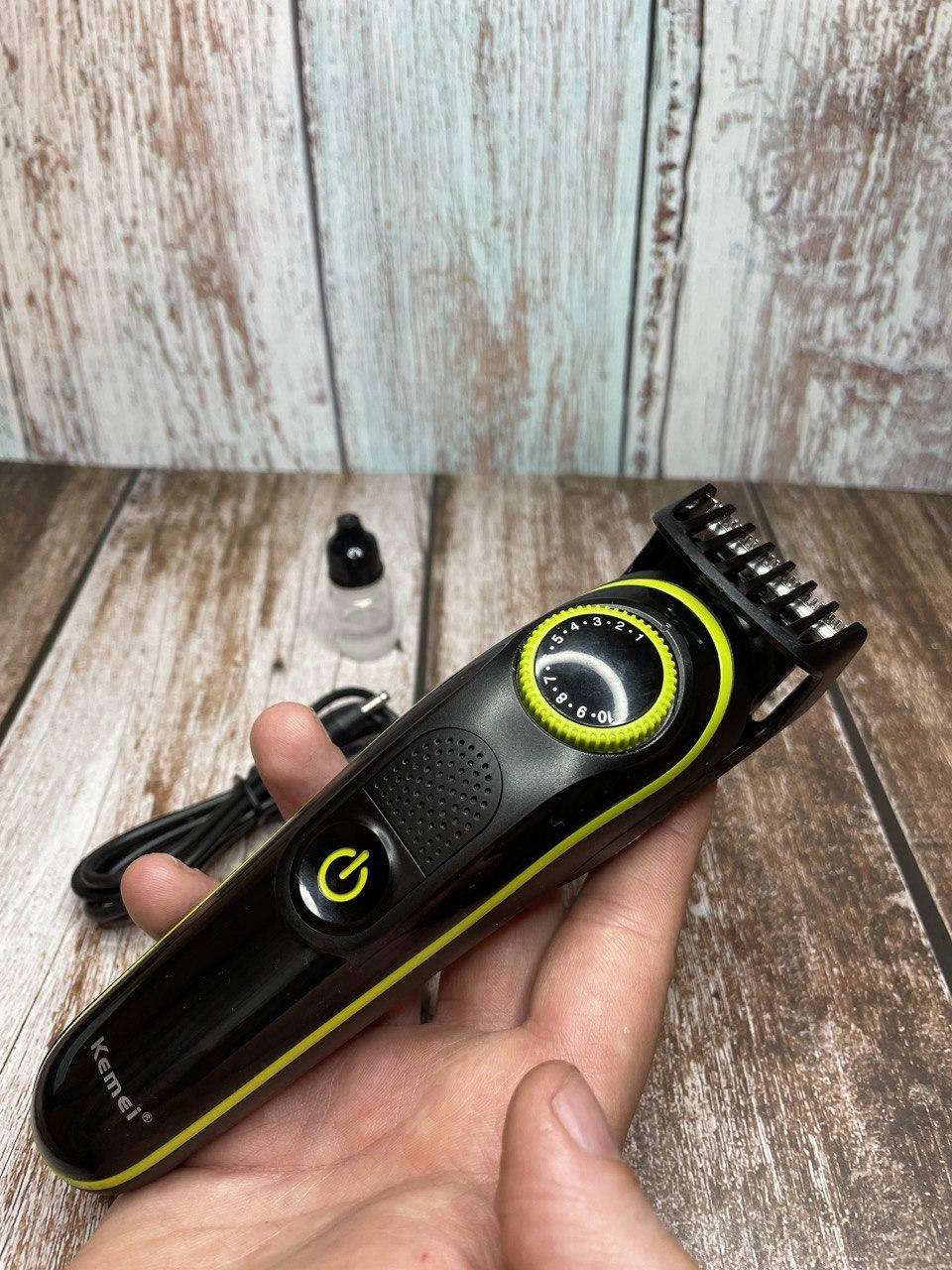 

Аккумуляторная машинка для стрижки Kemei KM691