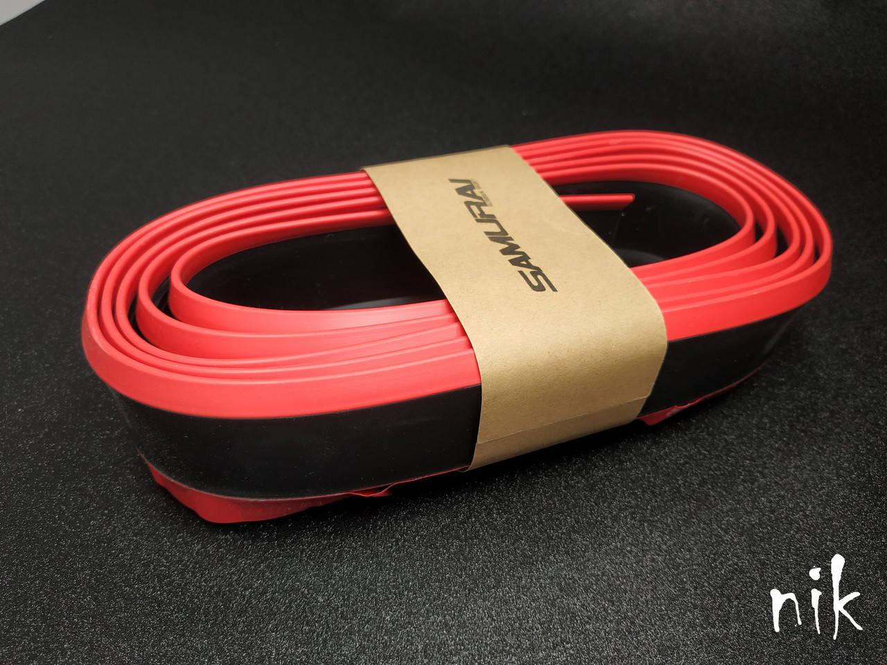 

Карбоновая губа 2,5м на бампер, пороги для авто. Тюнинг, юбка Матовий чорний+червона полоска