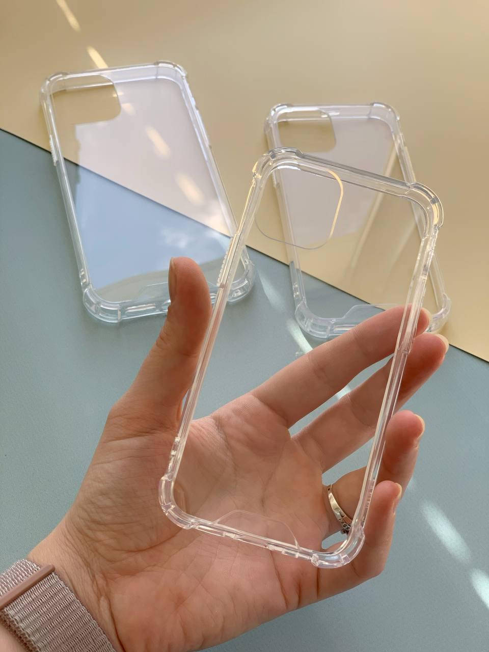 

Прозрачный чехол Armored case iPhone 13 (усиленный углами)