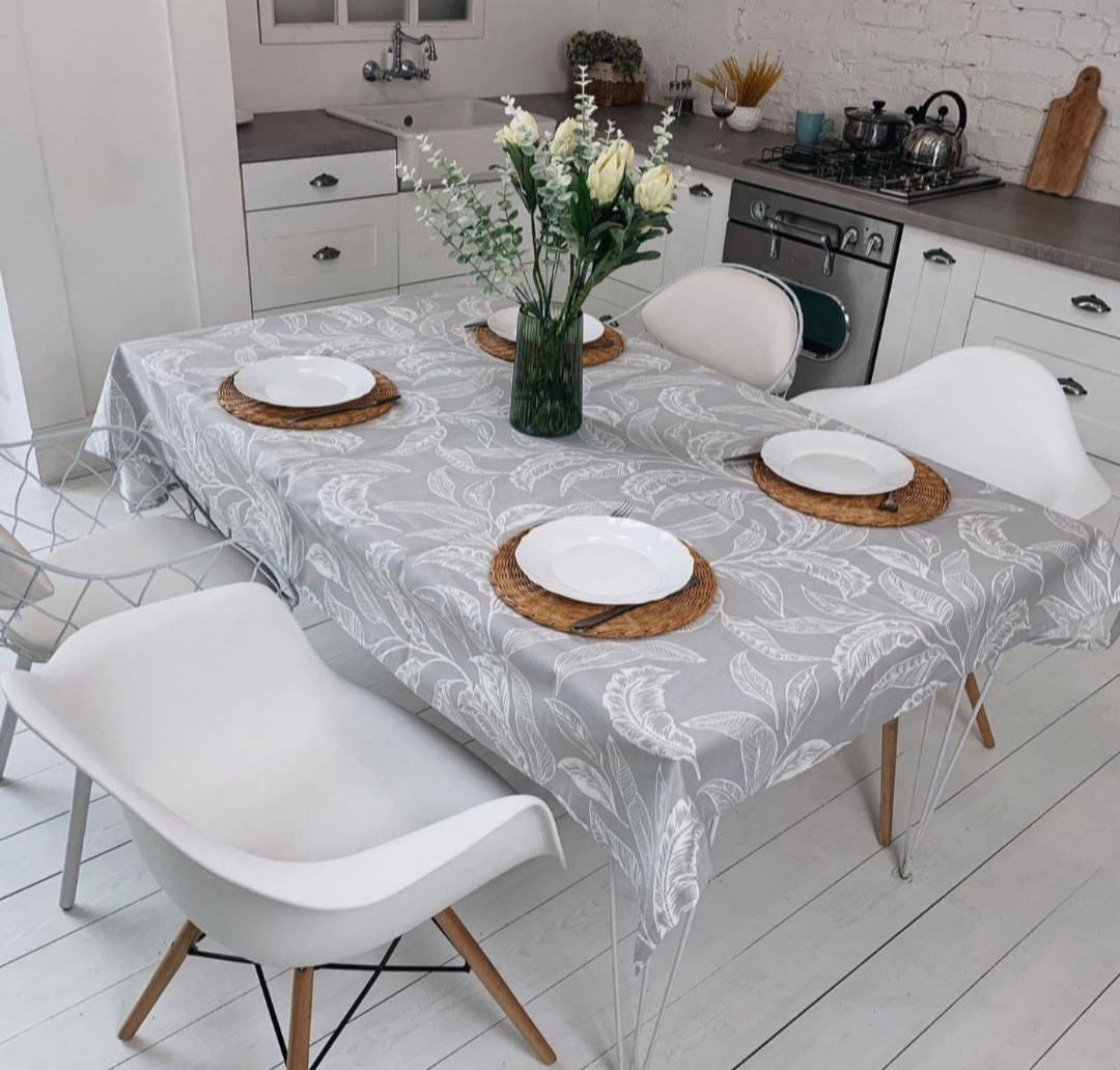 

Скатерть хлопок тефлоновая водоотталкивающая гидрофобная пропитка 1,40* 2,2. м. с салфетками 6 шт.0.33*0.33 м.