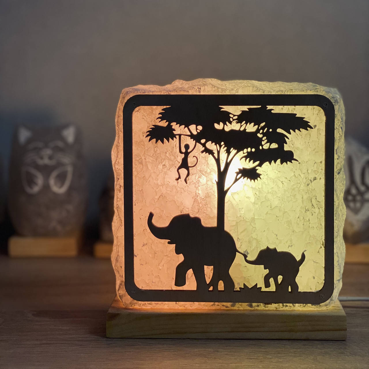 

Соляная лампа "Слоники"