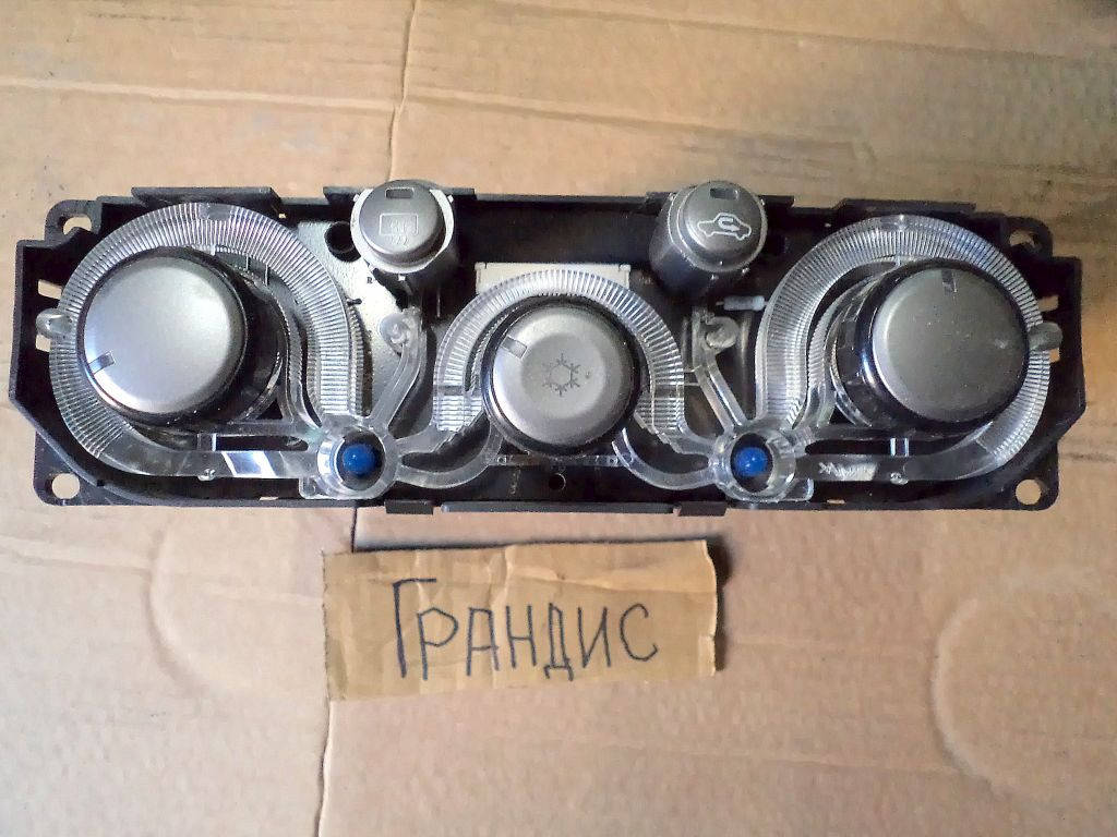 

Блок управления кондиционером Mitsubishi Grandis 2008 г.в. MN157316