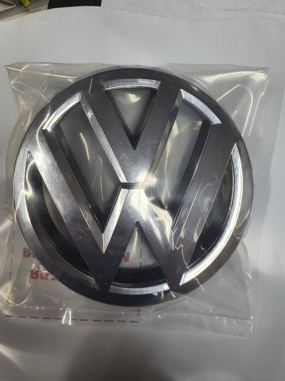 

Эмблема значок на решетку радиатора Volkswagen VW B7,Caddy, Touran 10-, Jetta 6, 1T0853601E ULM