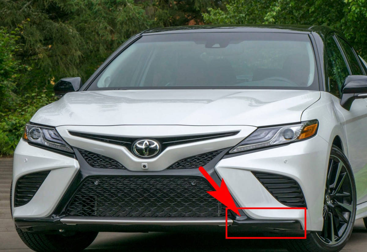 

Накладка бампера нижняя левая Toyota Camry SE / XSE 70 2018+