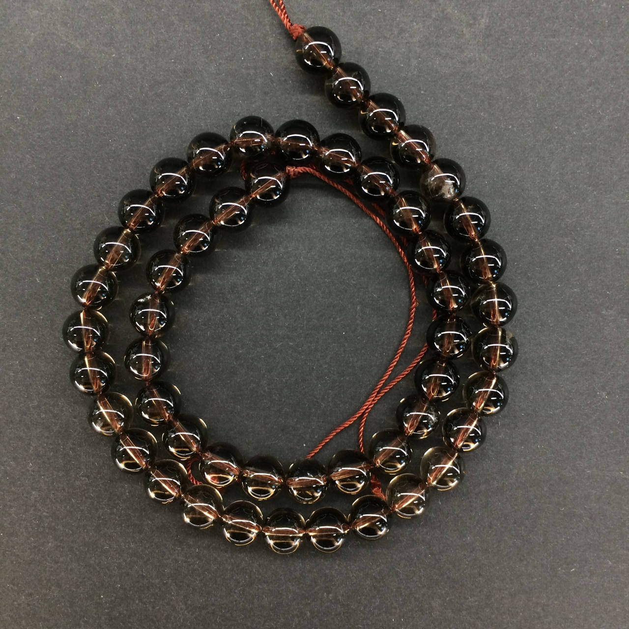 

Бусины на нитке из натурального камня Раухтопаз гладкий шарик d=8мм L=37см