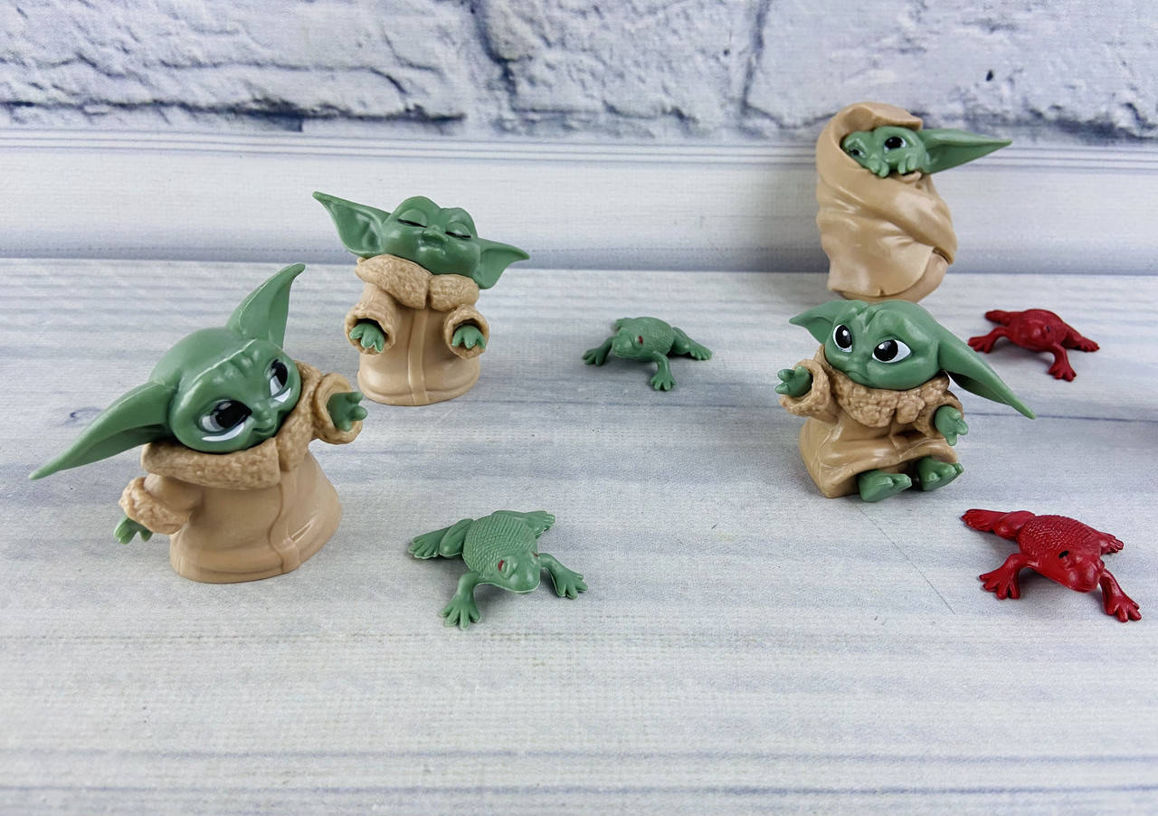 

Фигуры персонажей Йода + карточка В пакете Цена за 1 шт. 55802