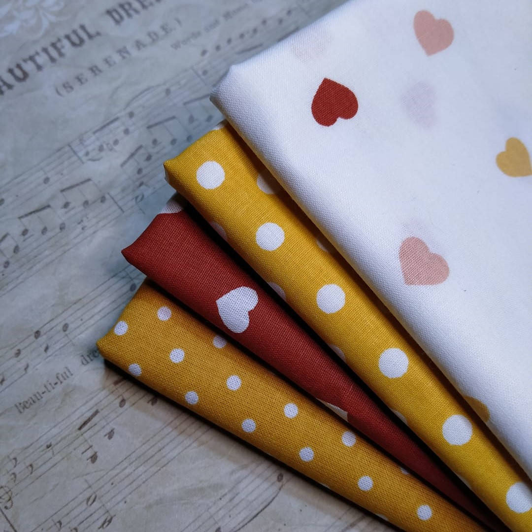 

Набор хлопковой ткани для рукоделия из 4 шт. Сердечки терракот и горчица