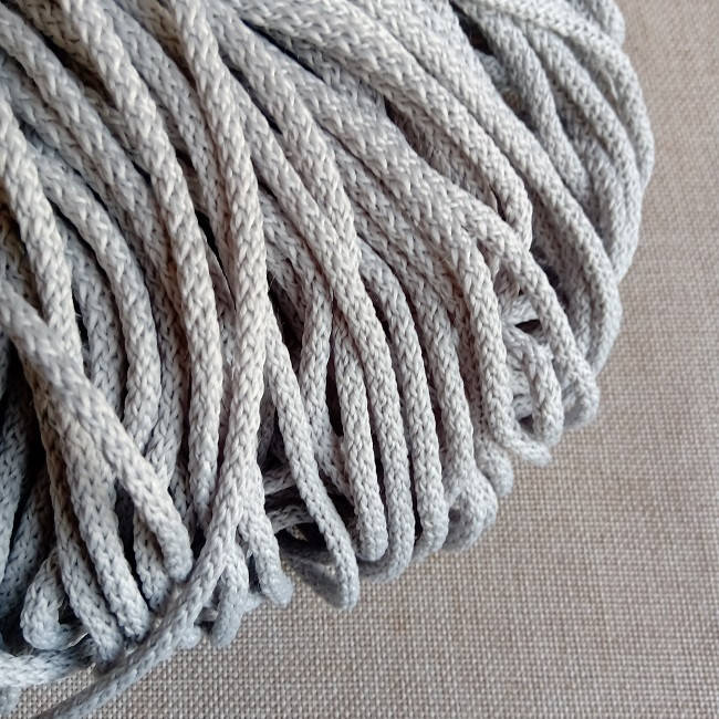 

Шнур круглый, 5 мм., светло-серый, мягкий, без наполнителя.