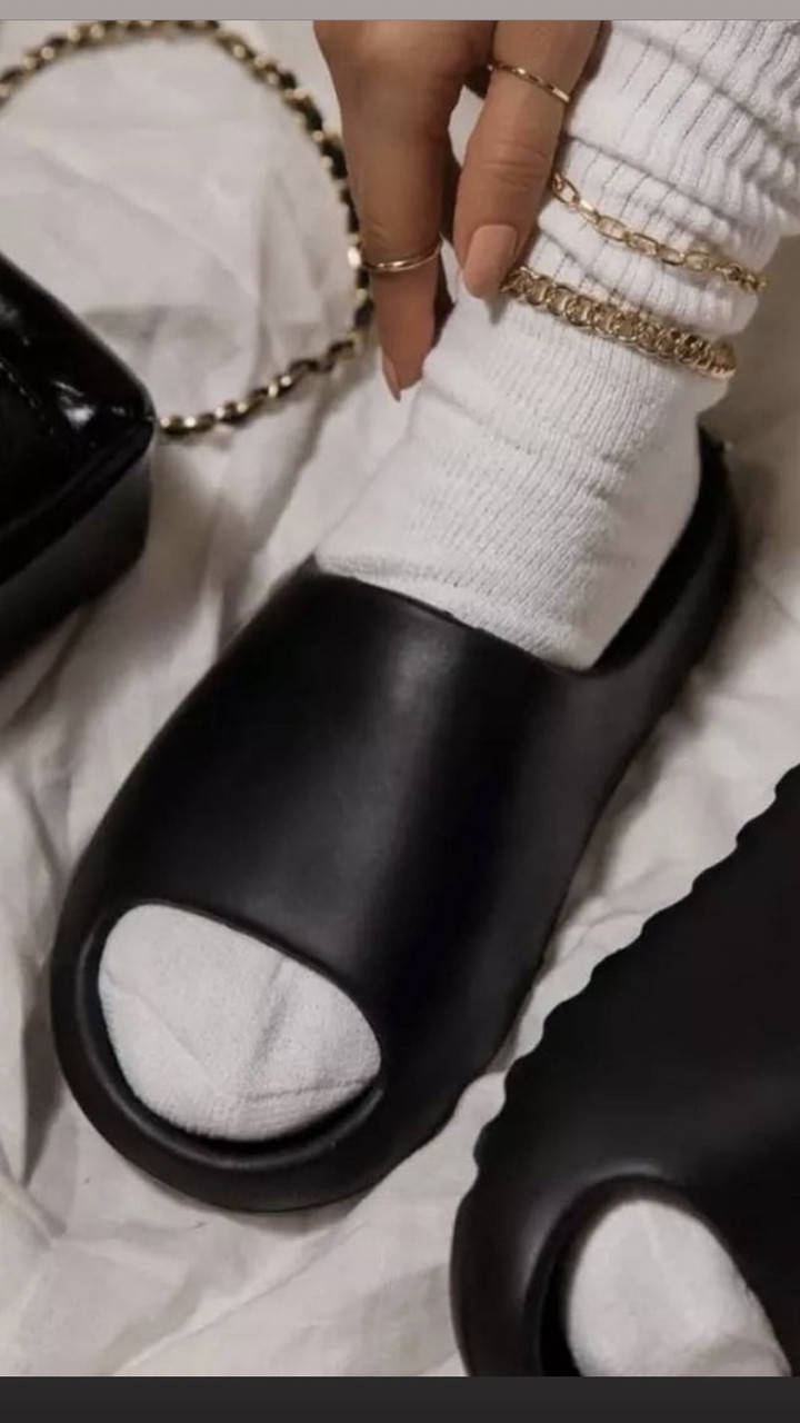 

Женские однотонные шлепанцы Yeezy (ИЗИ), Черный