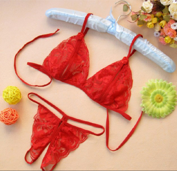 

Эротический кружевной комплект лиф и трусики Красный