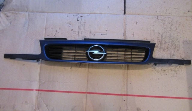 

Решётка радиатора КРАСНАЯ Opel Astra F 91-98