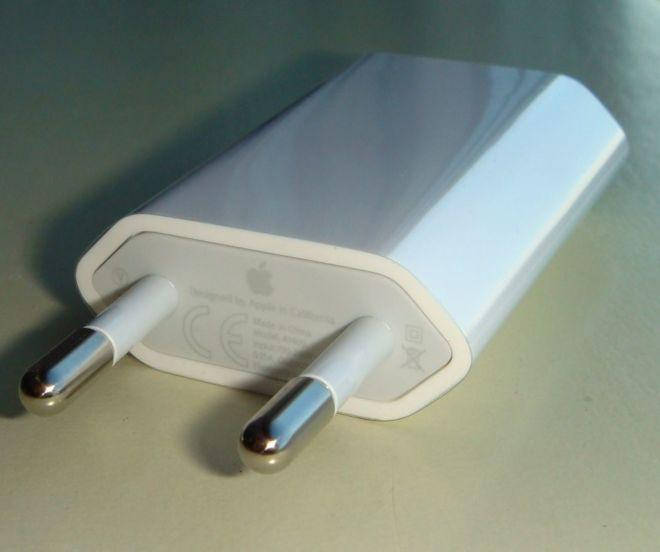 

Оригинал зарядка "Foxcon" для iPhone MD813ZM/A А1400 Сетевое зарядное устройство на Айфон, iPod, Белый