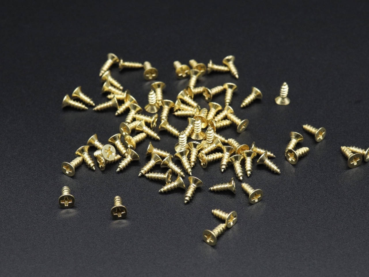 

Шуруп. Цвет золото. 2,5х8 мм