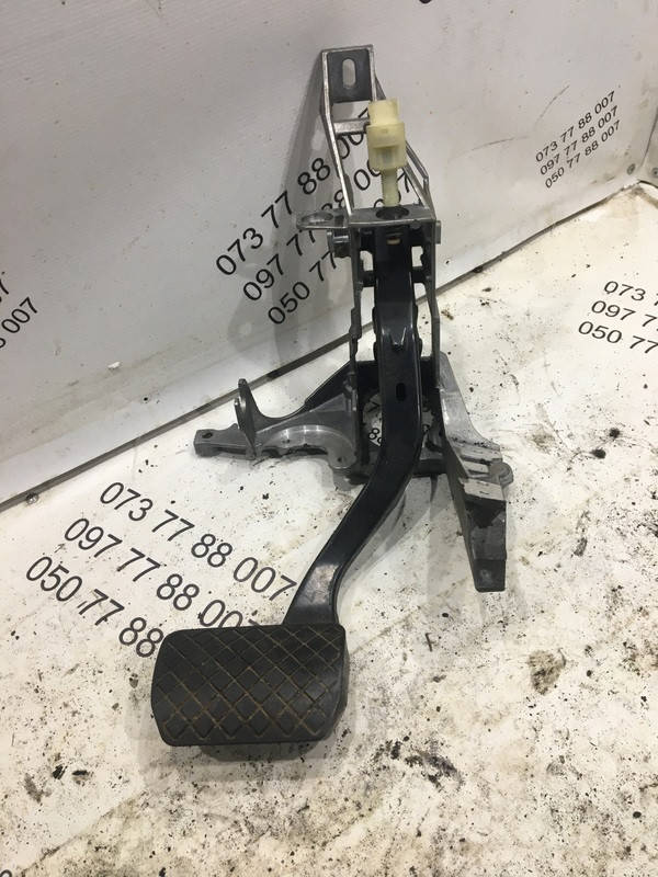 

Педаль тормоза Audi A6 c5 8d1721117k