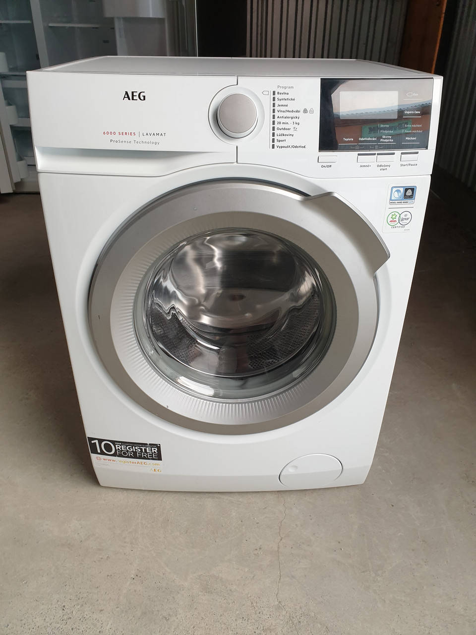 

Стиральная машина AEG lavamat 6000 Series ProSense 8 KG / 2018-го года выпуска / L6FBG48SC