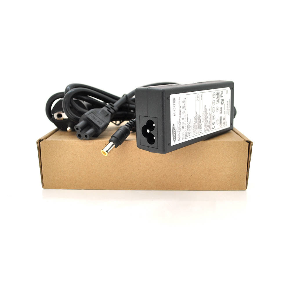 

Блок питания MERLION для ноутбука SAMSUNG 14V 3A (40 Вт)штекер 6,5*4,4 мм, длина 0.9м + кабель питания