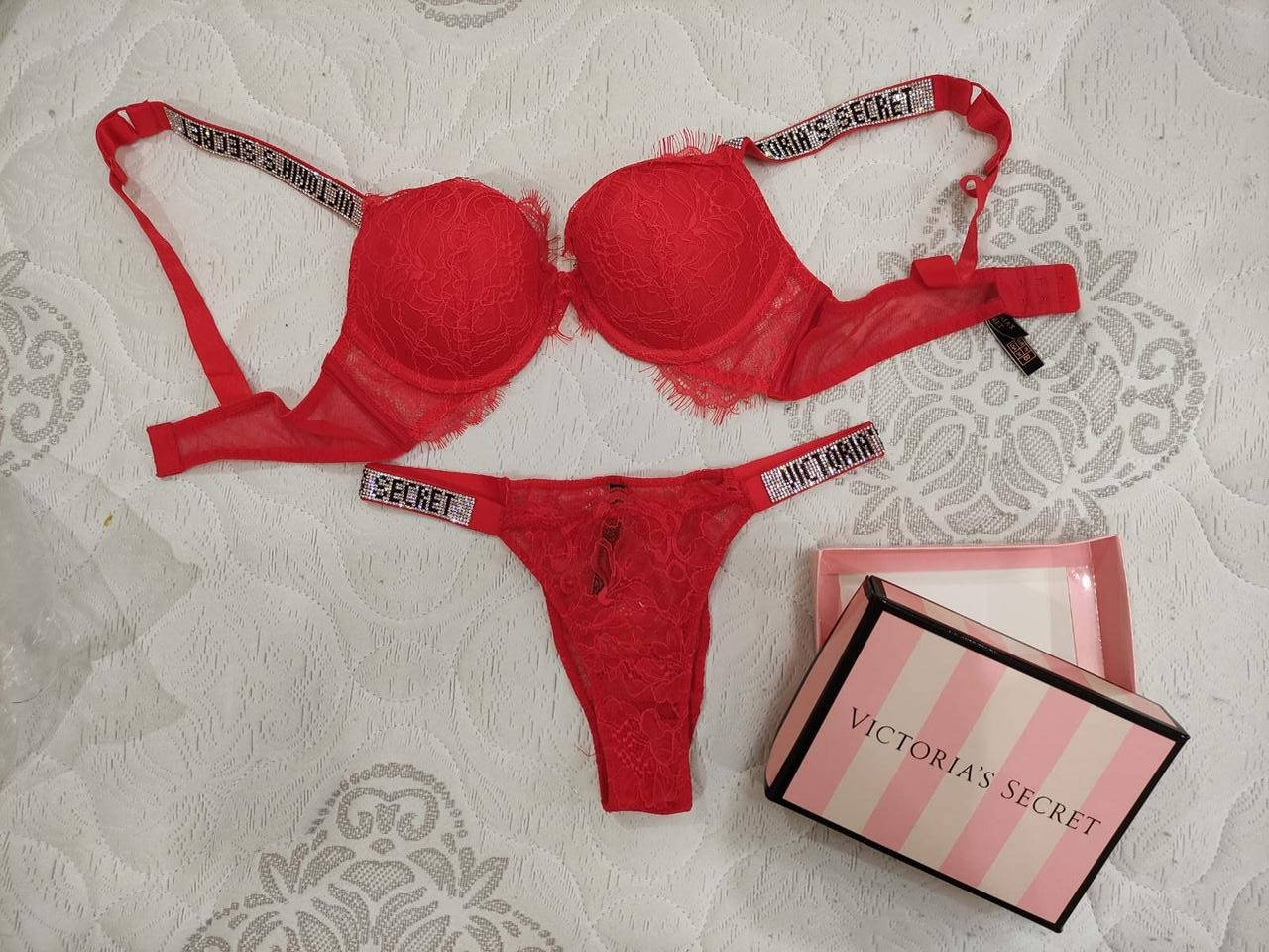 

Комплект нижнего белья Виктория Сикрет
