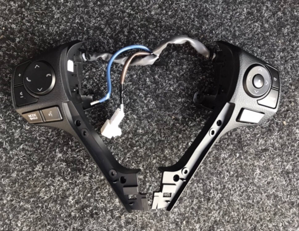 

Кнопки руля Toyota Rav4 2017г.в