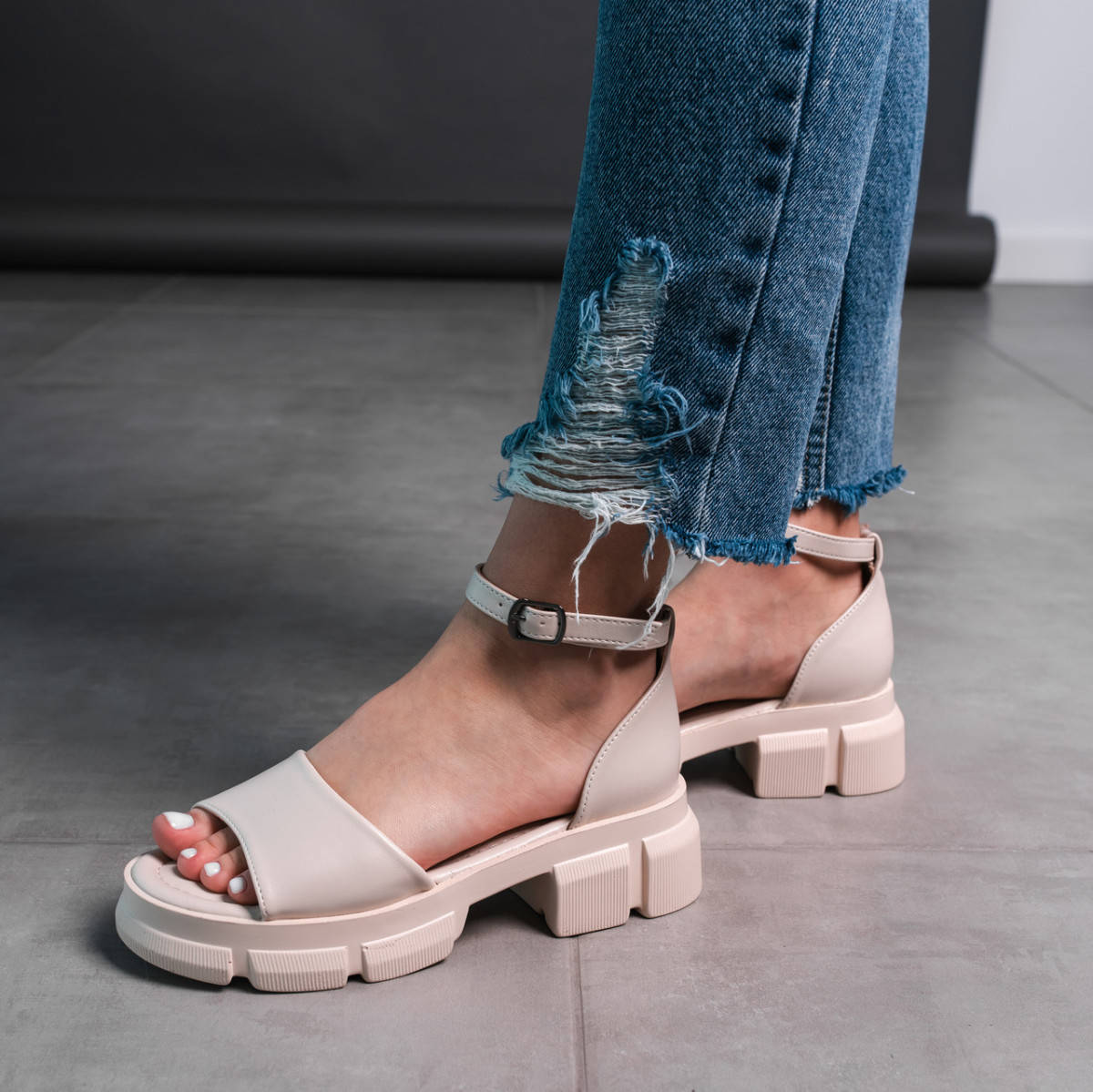 

Женские босоножки Fashion Gladis 3598 39 размер 25 см Бежевый