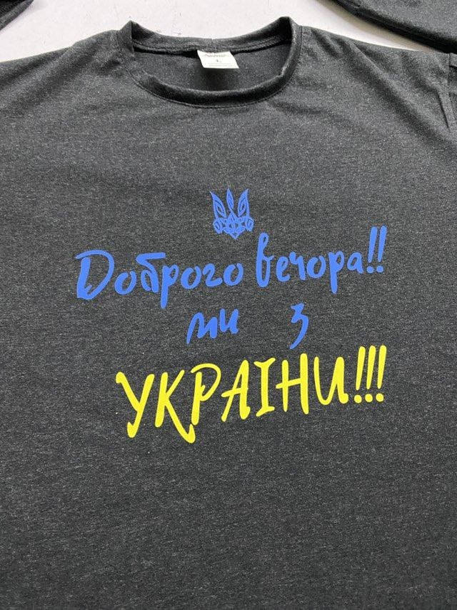 

Мужская хлопковая футболка з принтом "Добрий вечір. Ми з України"