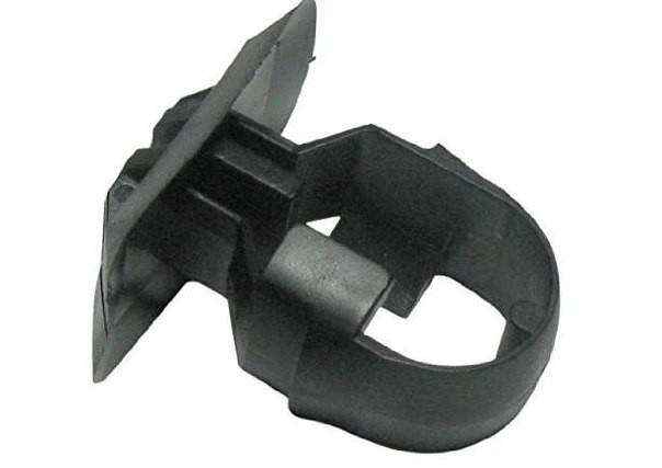 

Клипса крепления порога Mercedes W202, W203, W208, W210, W211, W220 ОЕМ: A0099884278