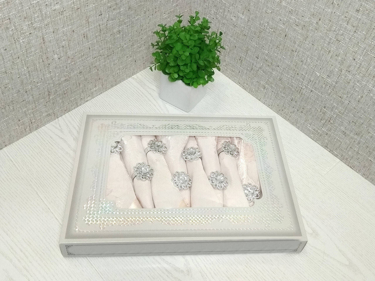 

Скатерть белая Home Plus с салфетками (150x220cm.), Белый