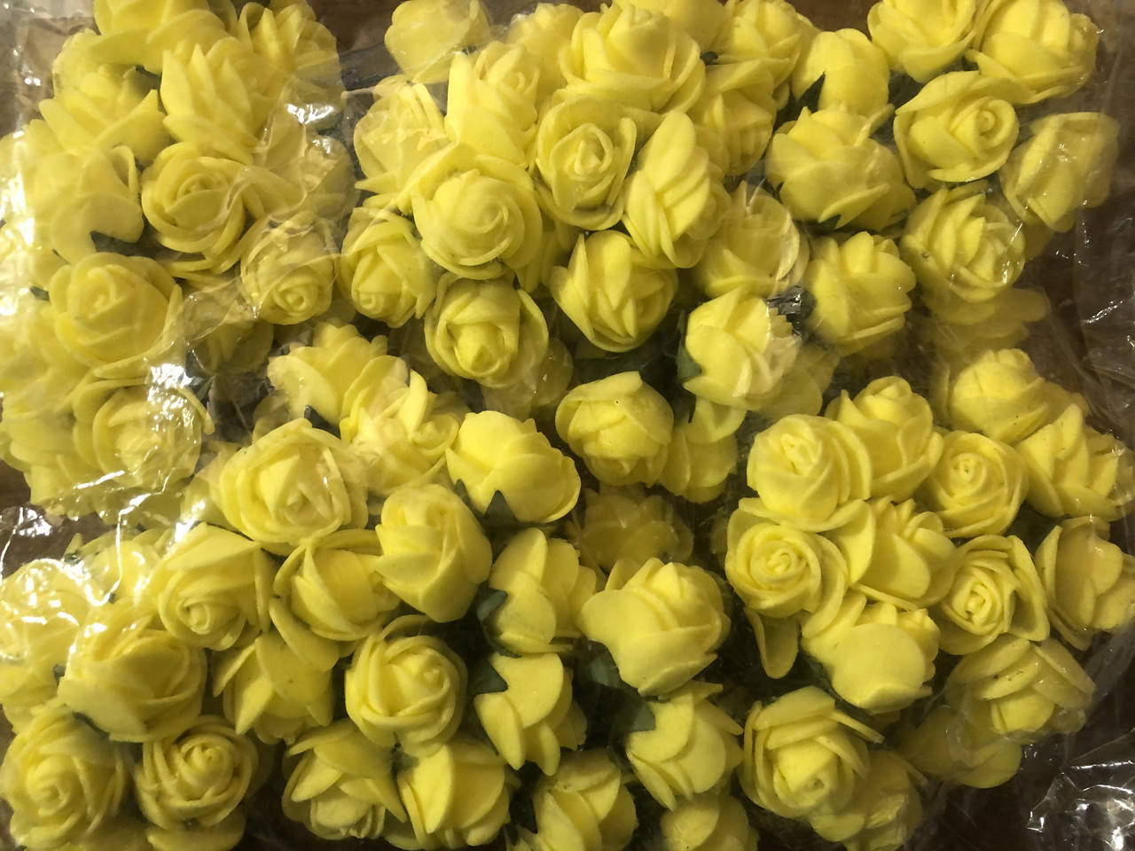 

Розочка из фоамирана 19 желтая для флористики декорирования и творчества 20 мм на проволоке