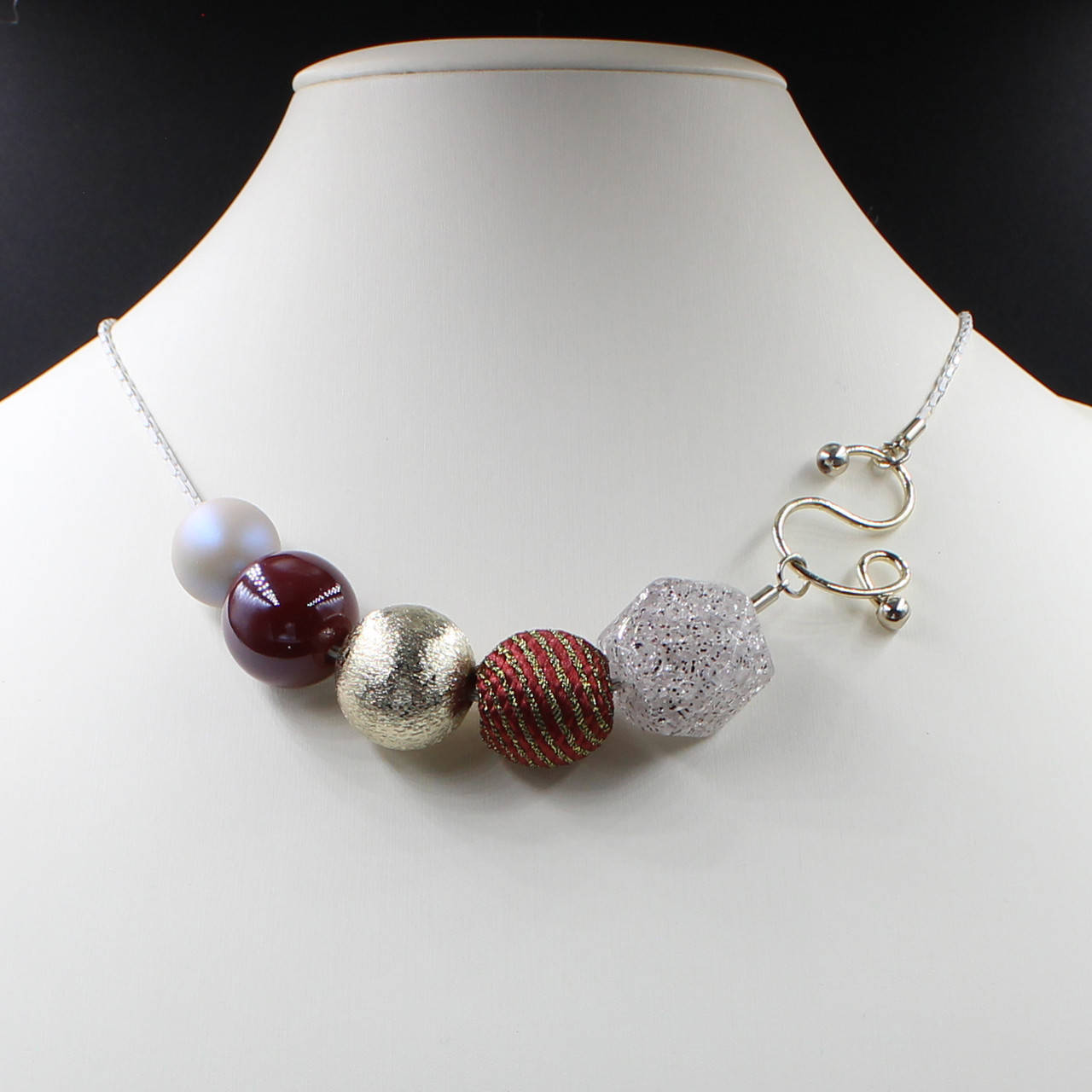 

Колье на белом шнурке с разноцветными бусинами и золотистой деталью длина 58 см