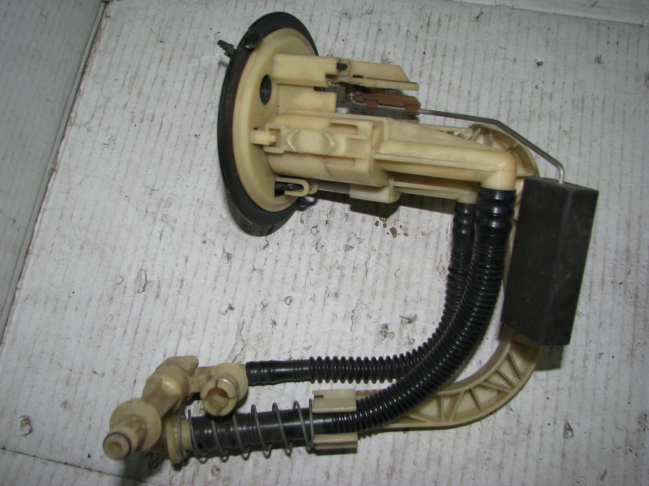 

Б/у датчик уровня топлива Mercedes C-Class W202, 2024700141, VDO 221.834/001/002