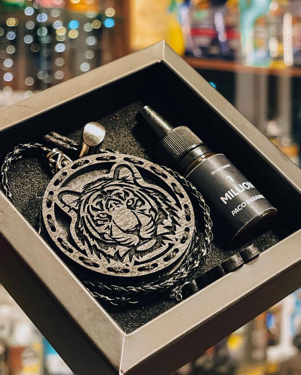 

Ароматизатор в машину из натурального дерева