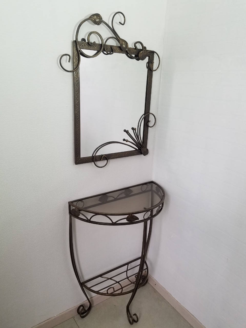 

Набор стол+зеркало серия Весенние листья