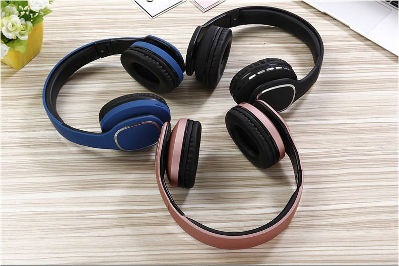 

Наушники беспроводные Bluetooth BT012 FM/MP3/micro CD, Черный