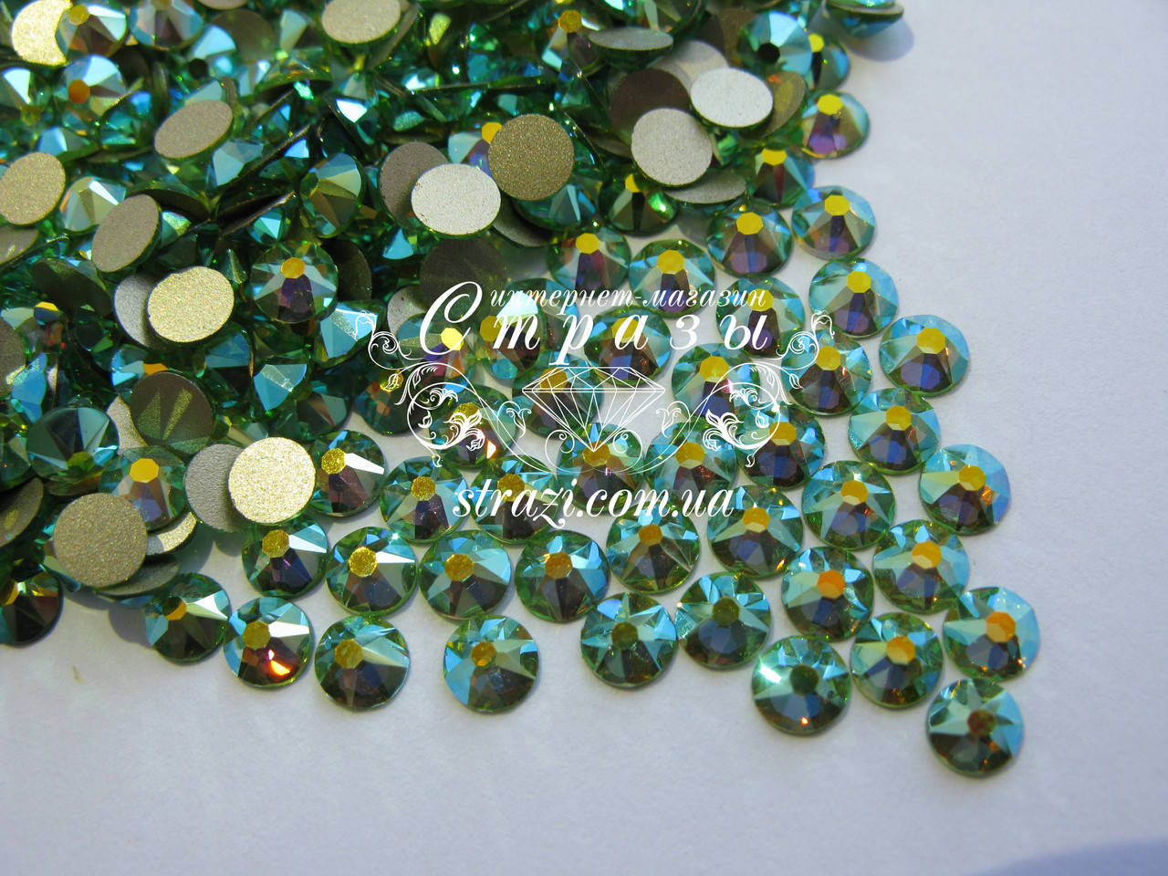 

Стразы ss20 Peridot AB, Xirius, NEW, 16 граней, 1440шт. (5,0мм)