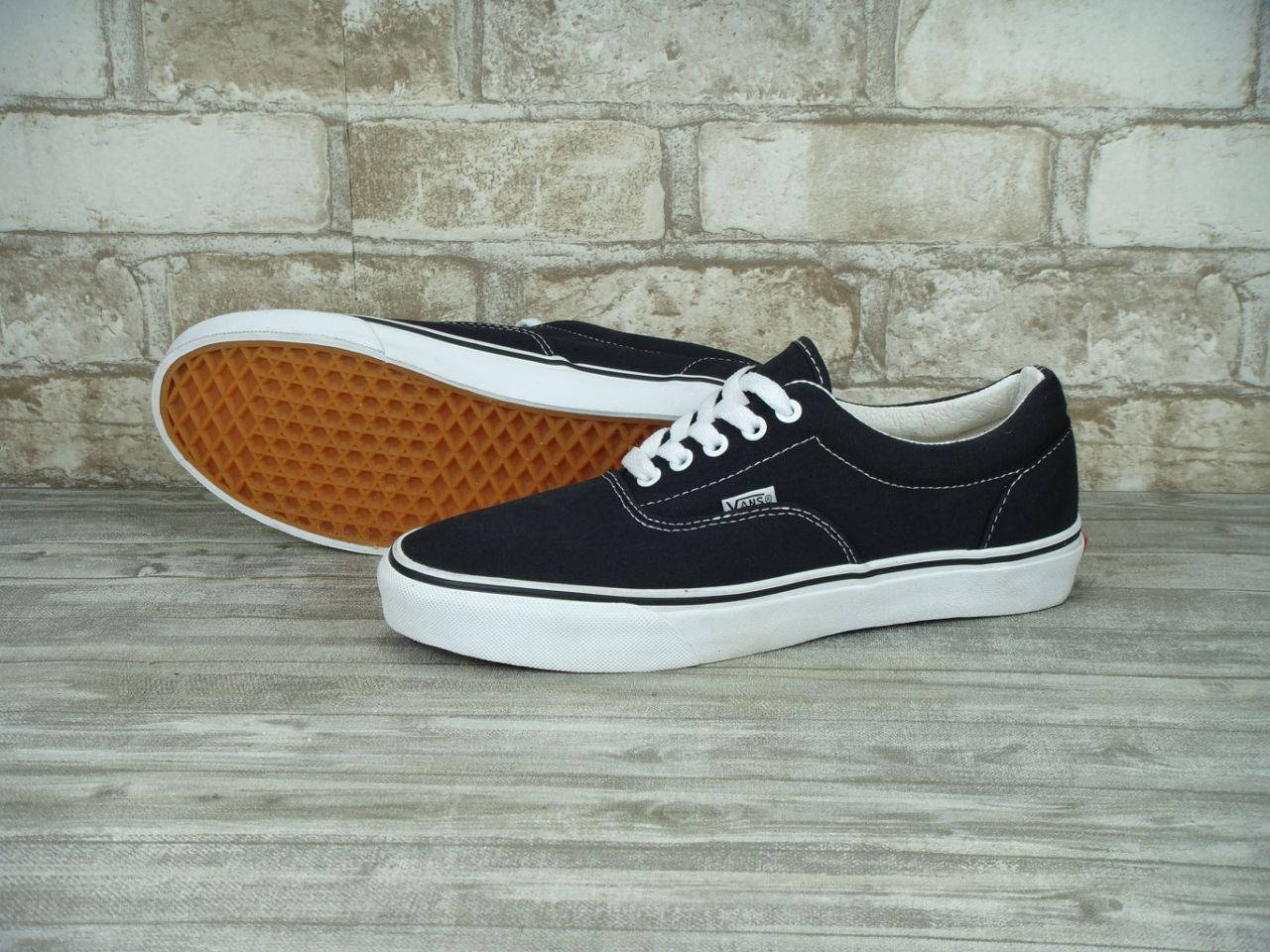 

Кеды vans Authentic black white 9