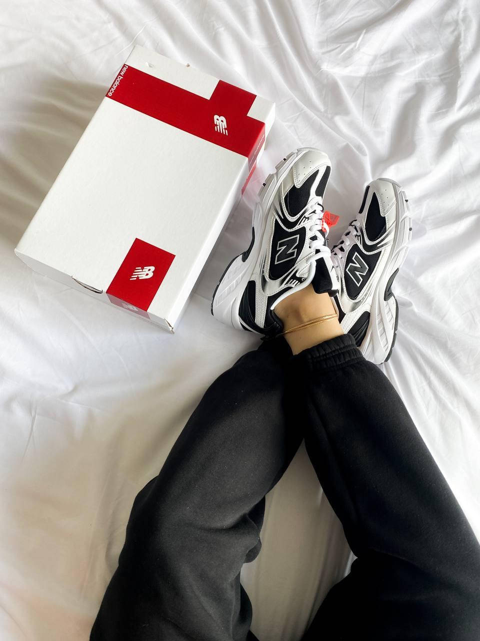 

Женские кроссовки New Balance 530 "Black/White