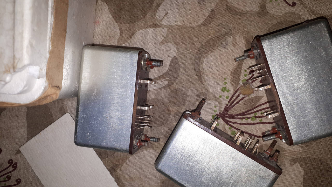 

Реле 8Э11 40А 27В. есть и другие.