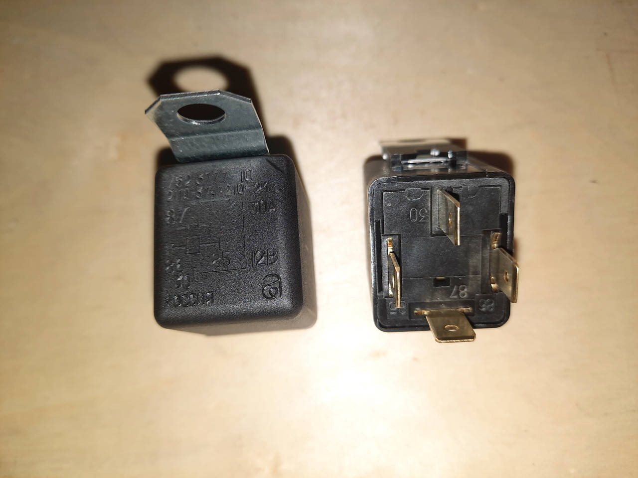 

Реле универсальное 4-х конт. 12V 30А
