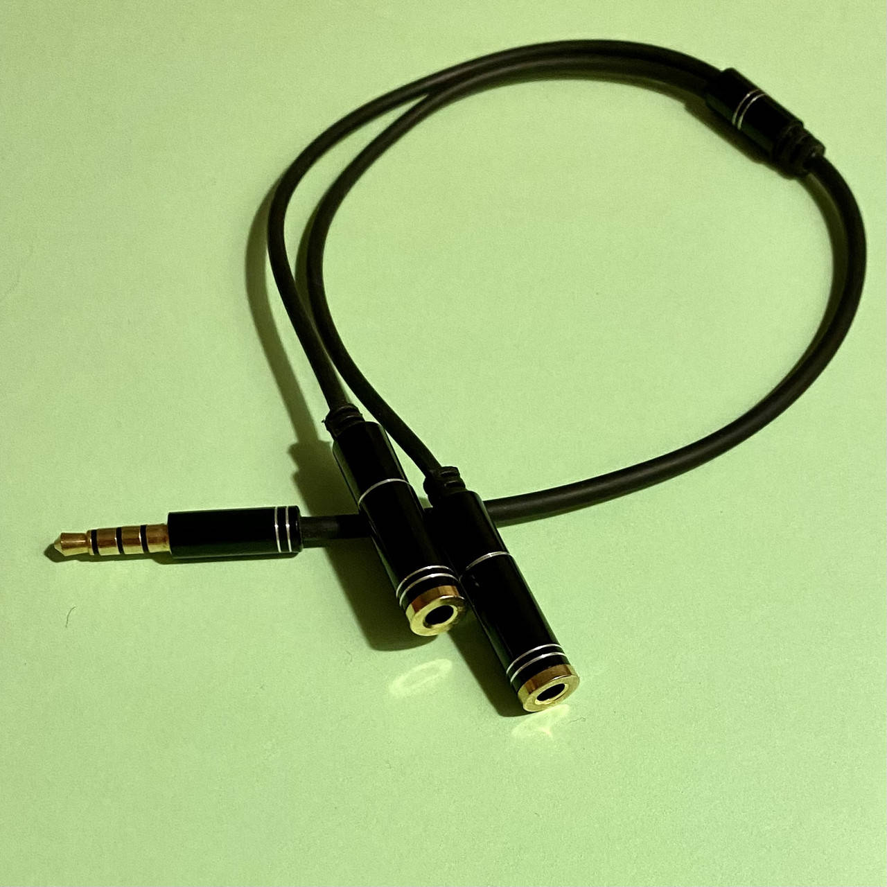 

Разветвитель 3.5мм (4pin) для гарнитур в смартфонах, прямой штекер, Черный