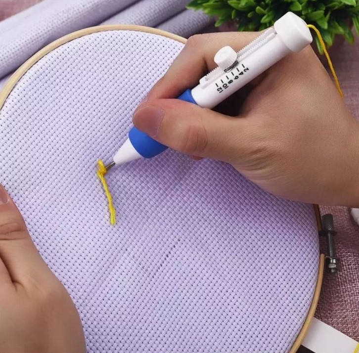 

Ручка для вышивки с тремя съемными иглами