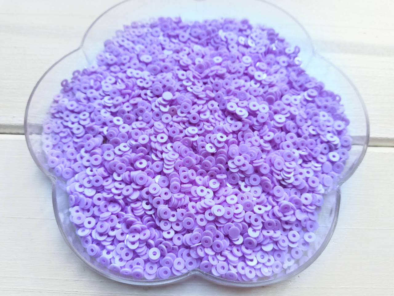 

Паєтки 3 мм Light Purple Pearl - сирінь - 5 г Індія