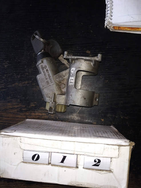 

№12 Б/у замок зажигания 357905851 Volkswagen passat B3 B4 GOLF II IIII TOLEDO